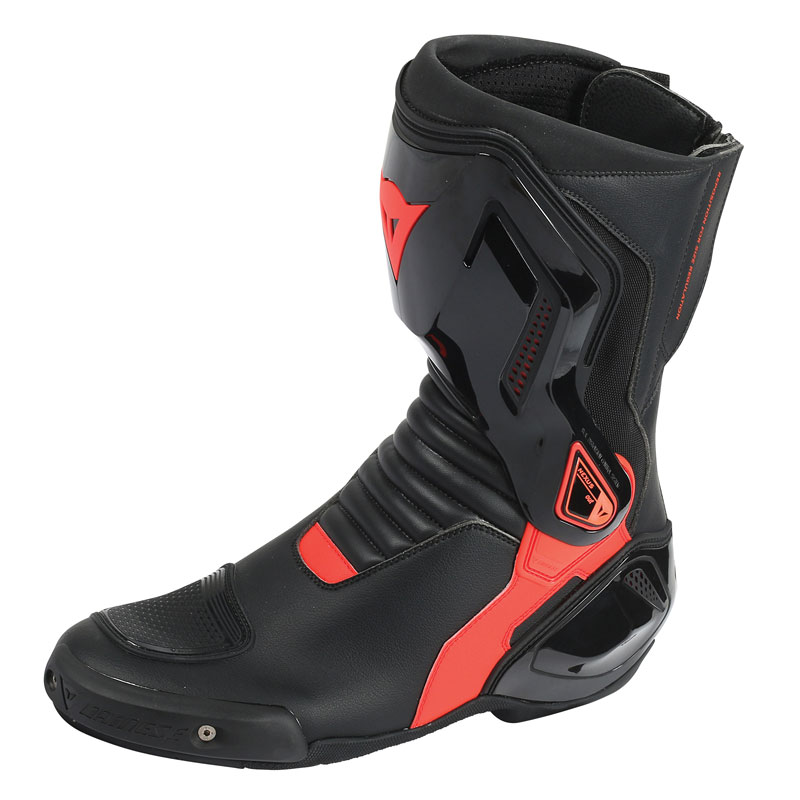 chaussures dainese moto