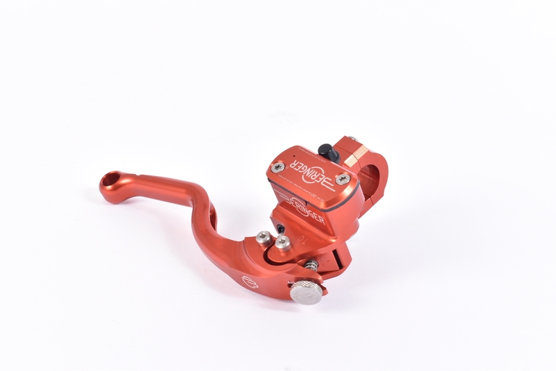 Maitre cylindre d'embrayage Beringer radial Aerotec® Ø17,5mm bocal integré - levier radial type 2 (14cm)