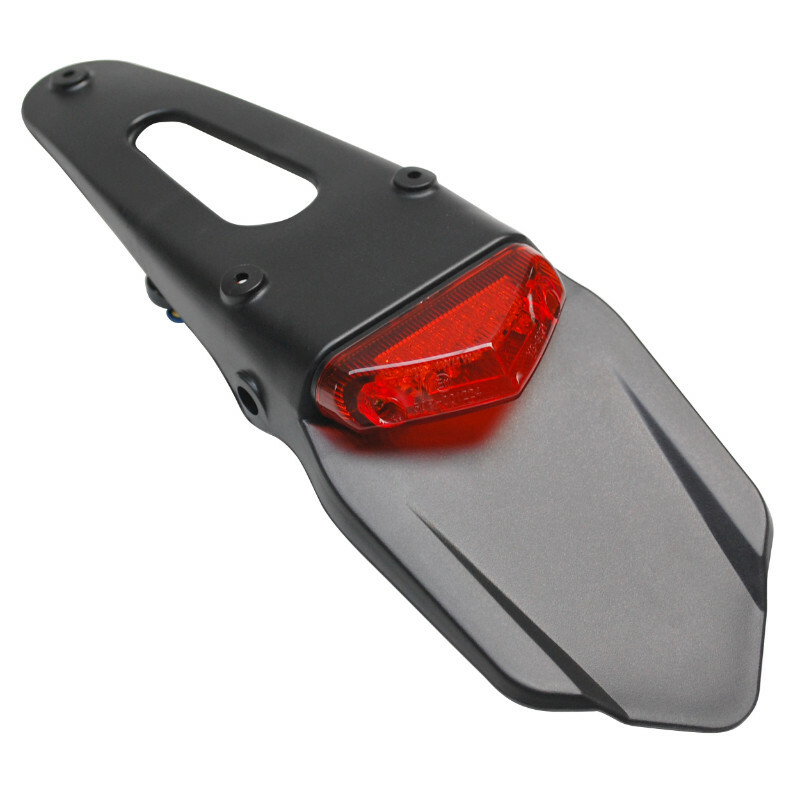 Support de plaque Replay IMMATRICULATION FEU 50 A BOITE - MOTO PREMIUM ROUGE LEDS 9 L 325mm - H 55mm 110mm HOMOLOGUE E4