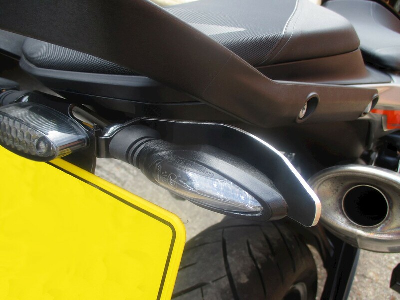 Support de plaque R&G Racing Pare-chaleur clignotant noir