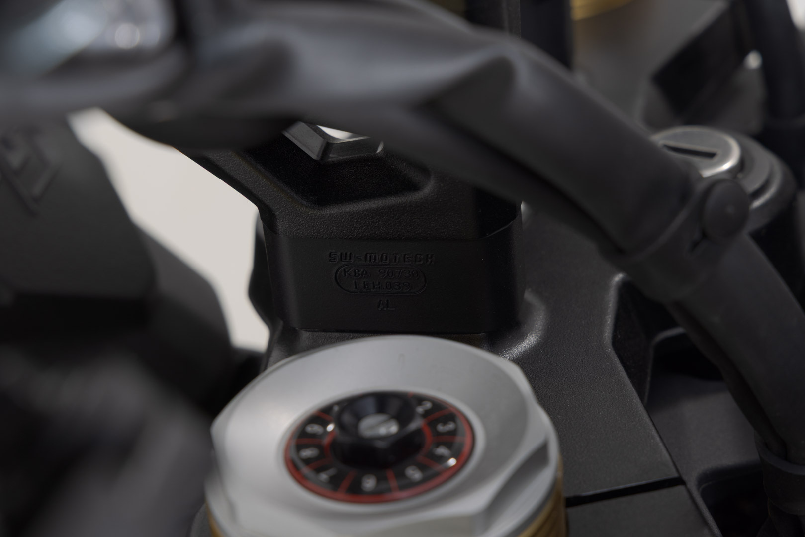 SWMOTECH Rehausseur de guidon SW-MOTECH 20 mm — argent